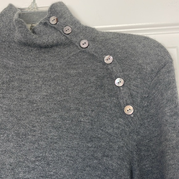 Classiques Gray 100% Cashmere Sweater Size Medium - Picture 3 of 5